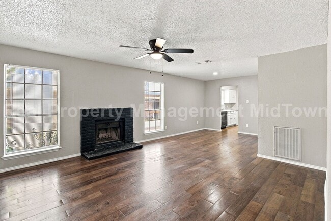 Building Photo - 2427 Indigo Ln