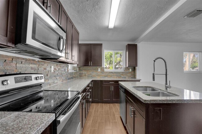 Foto del edificio - 510 N 69th Ave