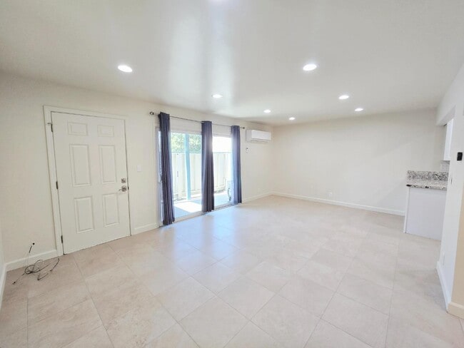 Building Photo - 10218 E Pk Cir