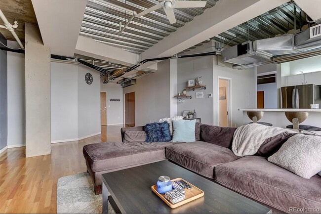Building Photo - Beautiful and Spacious Loft-Style Condo 1 Bed/1.5 Bath Near Ballpark