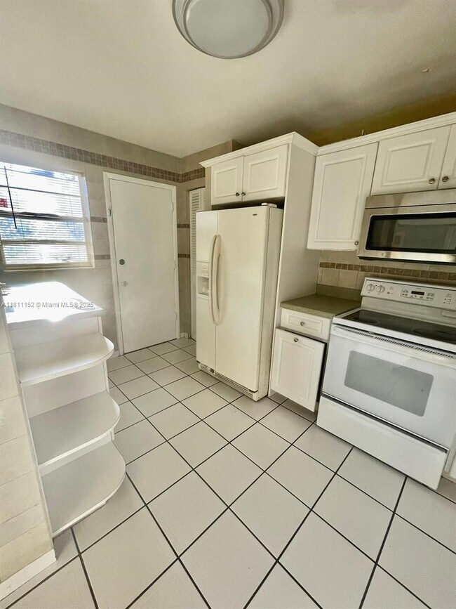 Foto del edificio - 1770 NE 191st St