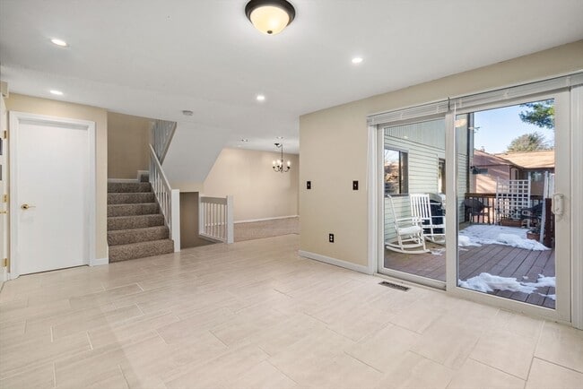 Foto del edificio - 93 Spyglass Hill Dr