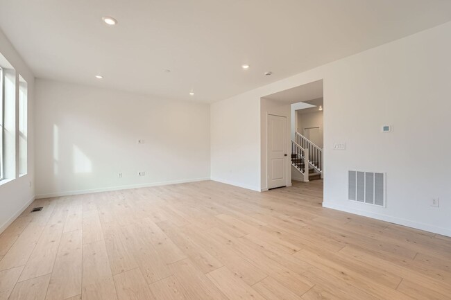 Building Photo - BRAND NEW exquisite 3bd home in Harvest Ri...