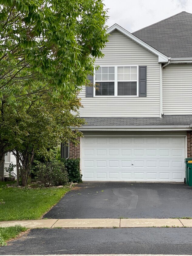 Townhouse - 1172 Grand Blvd