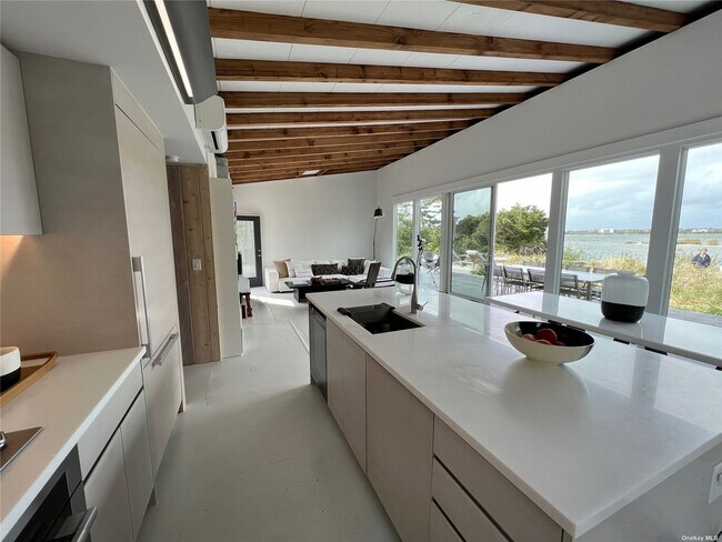 Foto del edificio - 21 Burnetts Cove Rd