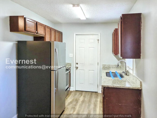 Building Photo - 4 Bed/1.5 Bath Home with Off-Street Parking / Pet-Friendly / Vouchers Accepted / Available Now!