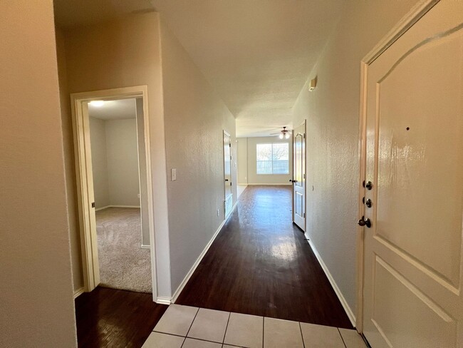 Foto del edificio - 3 BD 2 BA house for Lease: Kyle Tx: Kensin...