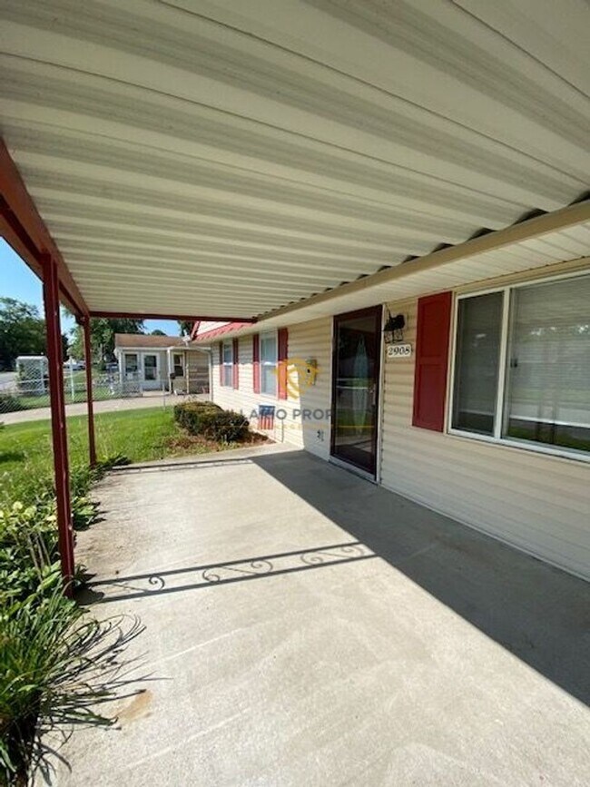 Foto del edificio - Charming 3-Bedroom Ranch with Detached Gar...