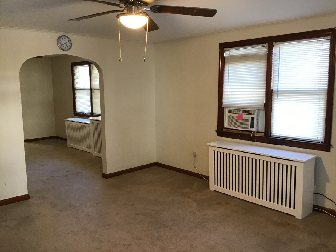 Living rm - 353 Henry St