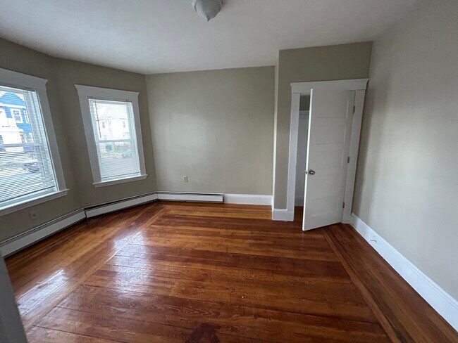 Building Photo - 86 Medford St