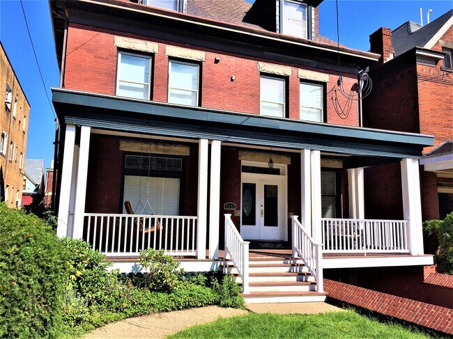 5931 Walnut Street, Shady Side 15232 - 5931 Walnut St Apartments