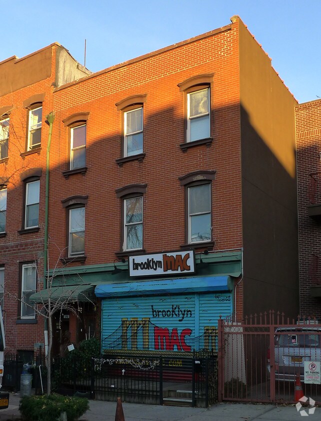 Primary Photo - 173 Montrose Ave