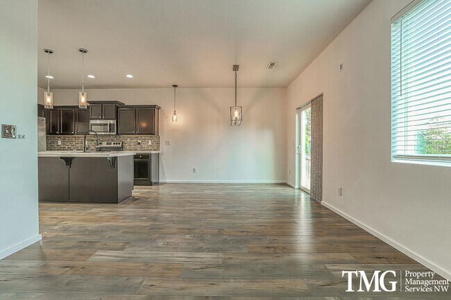 Building Photo - Modern Style 3 Bed 2.5 Bath Home in Orchar...