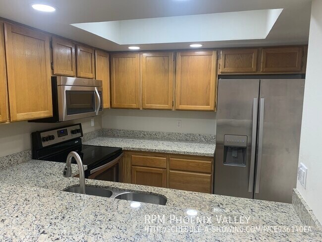 Building Photo - 2 Bed/2 Bath Moon Valley Townhome Granite ...