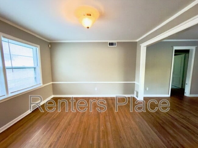 Building Photo - 3315 S Lewis Ave