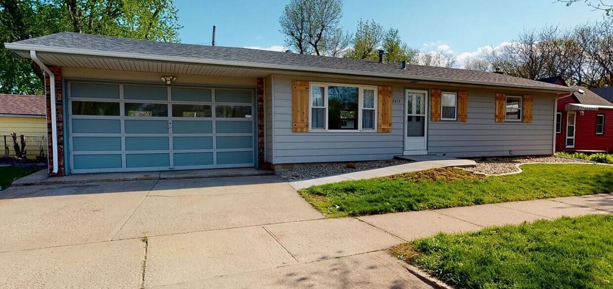 Primary Photo - Renovated 3 bedroom house near I-29 in Sio...