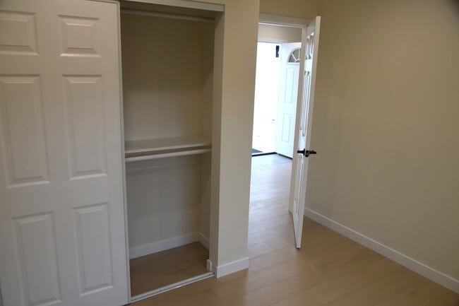 Foto del edificio - 15334 Hart St