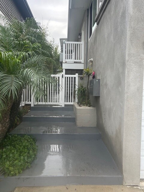 Building Photo - 1534 Manhattan Beach Blvd