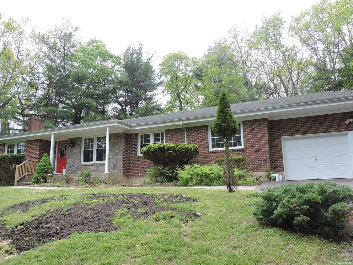 9 Willow Ct, Shoreham, NY 11786 House for Rent in Shoreham, NY