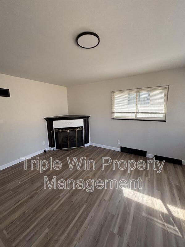 Building Photo - 7932 Labelle St