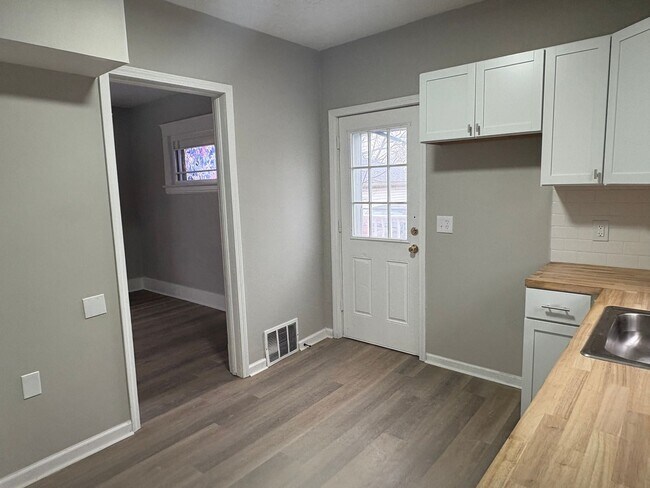 Foto del edificio - 1046 W 21st St