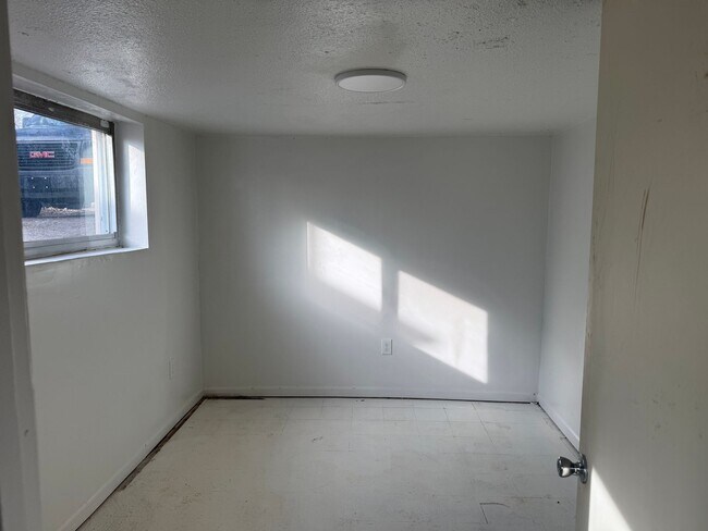 Building Photo - Newly Renovated One Bedroom With Parking And Large Yard