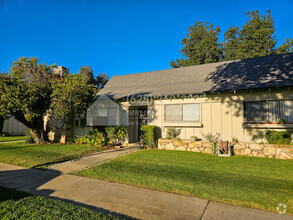 Building Photo - 3606 Country Club Dr