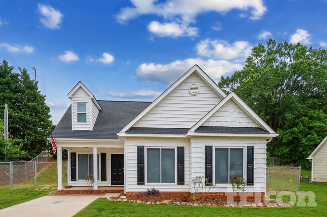 Building Photo - 809 Valley Creek Dr