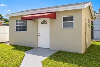 Building Photo - 3640 SW 25th St