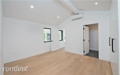 Foto del edificio - 3 br, 3 bath House - 22651 Oxnard St