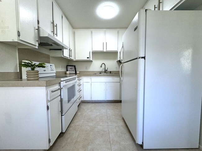 Building Photo - COMING SOON!!  BEAUTIFUL GROUND FLOOR 2 Bed 2 Bath CONDO in PALM SPRINGS