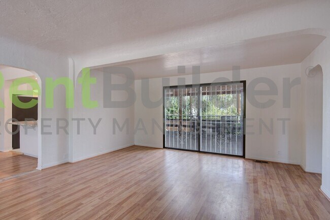 Foto del edificio - SCHEDULE YOUR SHOWING TODAY