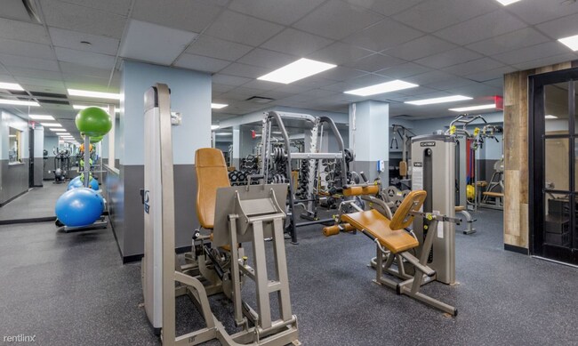 Foto del edificio - 1 br, 1 bath  - 310 E 86th St W