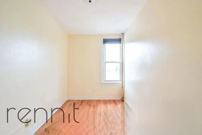 Building Photo - 425 E 35th St