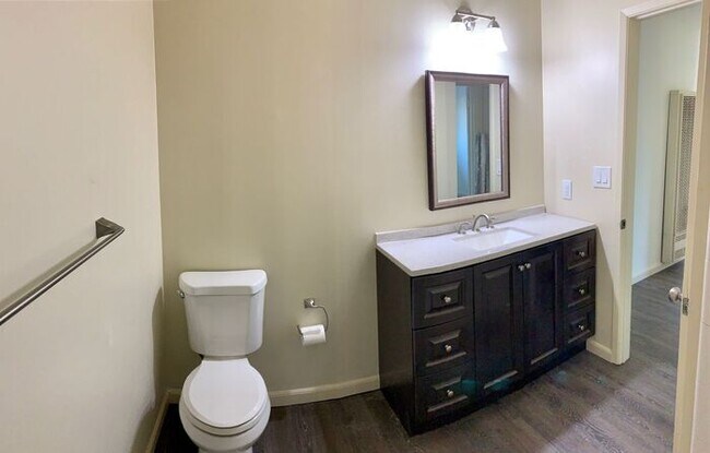 Building Photo - 156 Archer St