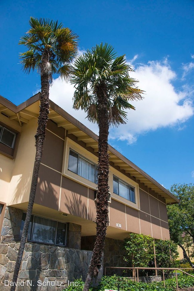 Building Photo - 1170 Huntington Dr