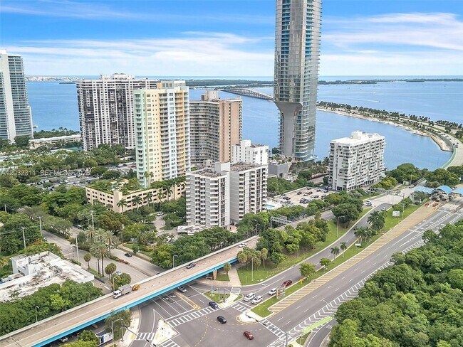 Foto del edificio - 150 SE 25th Rd