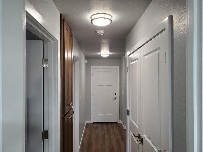 Building Photo - 220 Cheryl Ln