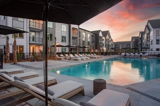 Photo - 2403 Mall Dr House