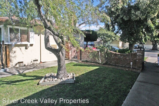 Building Photo - 2 br, 1 bath House - 720 Harvard Ave - #4