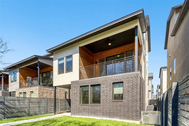 Foto del edificio - 5002 Pecan Springs Rd