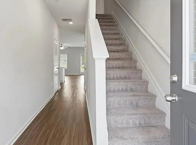Foto del edificio - 137 Village Green Dr NW