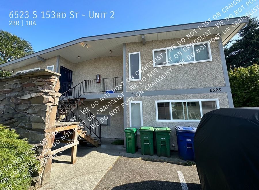 Foto principal - Tukwila - Updated 2 Bedroom / 1 Bath Apart...