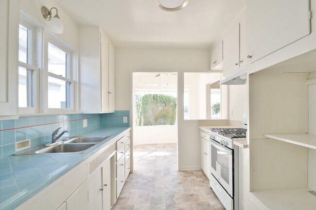 Building Photo - 4559 W 171st St