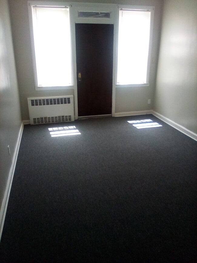 Building Photo - 626 Remsen Ave