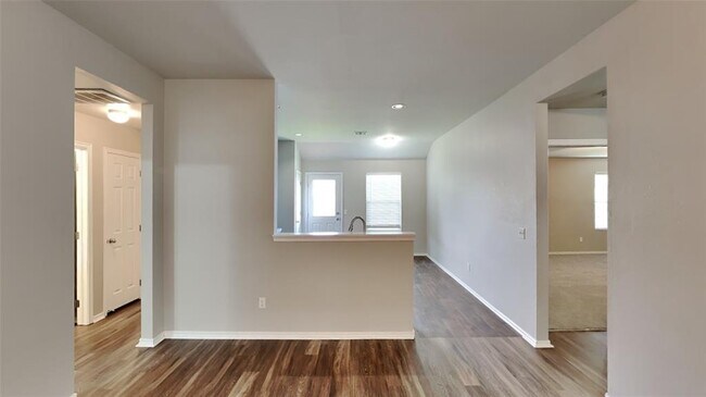 Building Photo - 16205 Lovers Ln