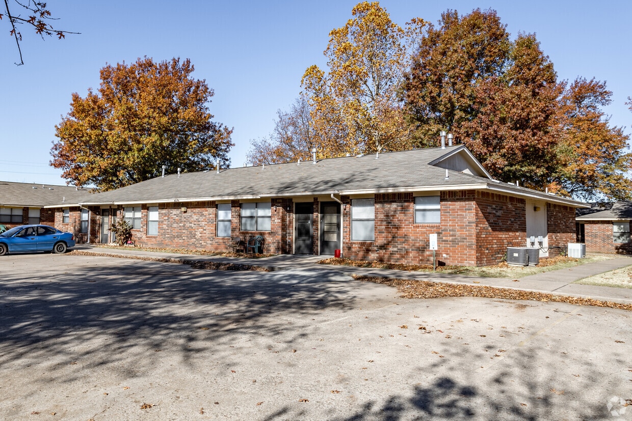 Primary Photo - 630 E Oklahoma St