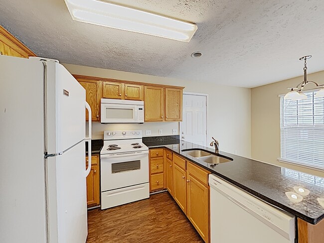 Building Photo - 280 Iris Dr