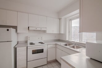 Building Photo - 4555 Av. Bonavista