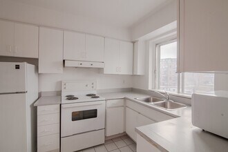 Building Photo - 4555 Av. Bonavista